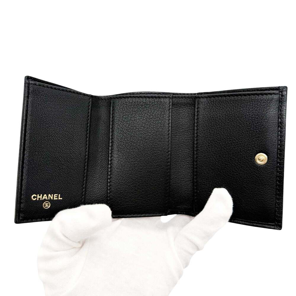 CHANEL Black Wallet - Picture 13 of 16